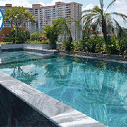 Hồ bơi sân thượng cô Phượng Quận Phú Nhuận