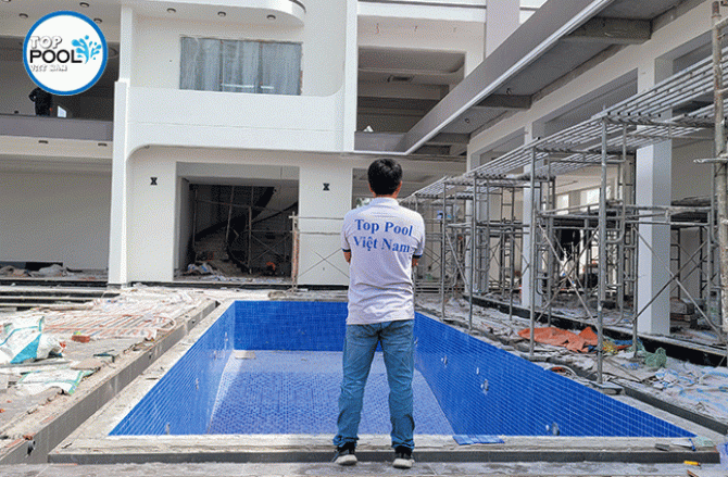 Thi công hồ bơi gia đình anh Lâm