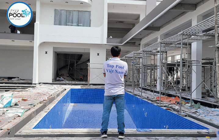 Thi công hồ bơi gia đình anh Lâm