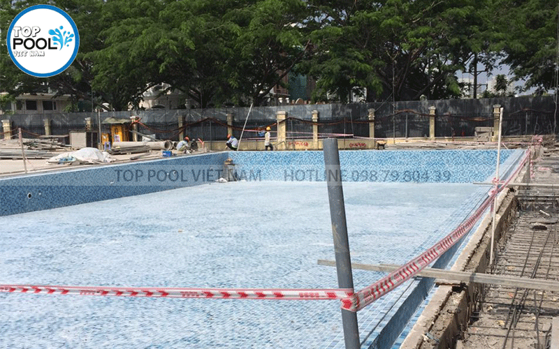 bể bơi trường học