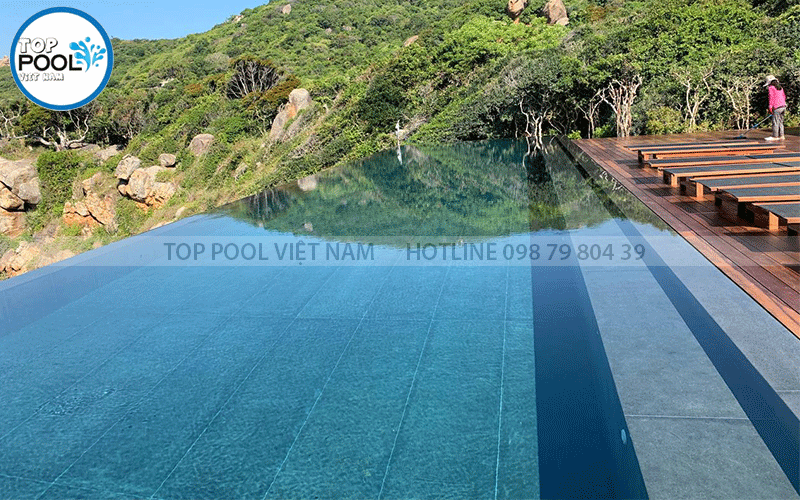 bể bơi vô cực đẹp ốp đá