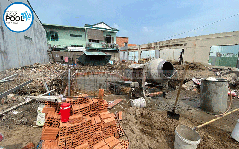chuẩn bị xây dựng hồ bơi