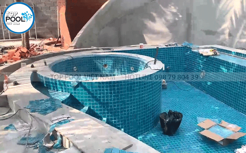 dán gạch mosaic bể bơi gia đình