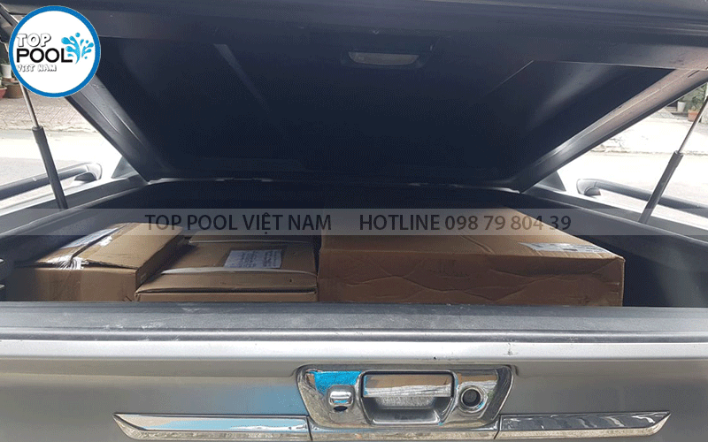 giao hàng hóa thiết bị hồ bơi