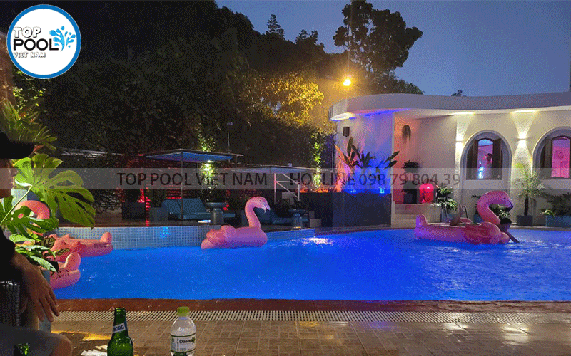 hồ bơi đẹp về đêm