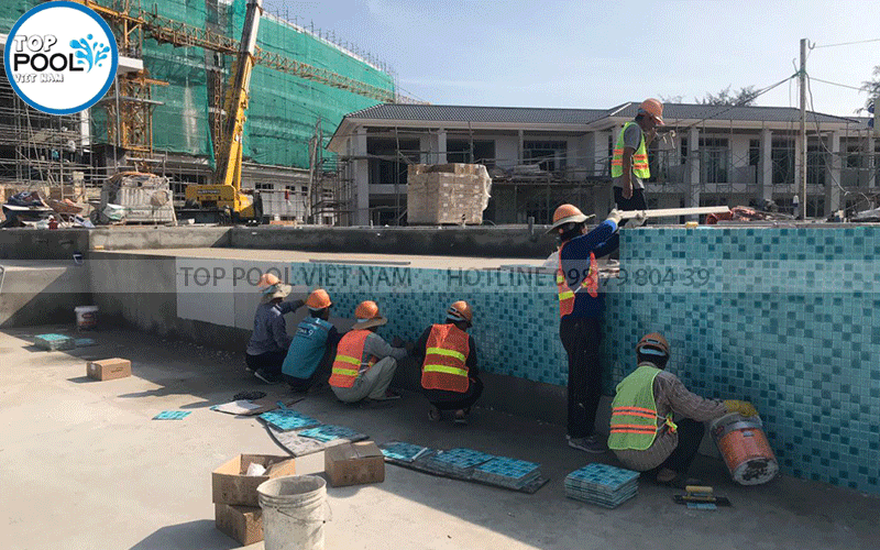 ốp gạch hồ bơi