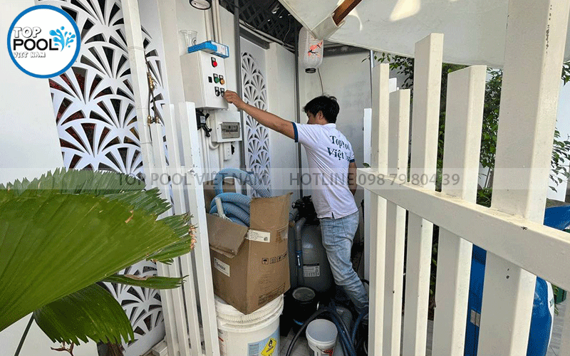 Hóa chất xử lý nước hồ bơi