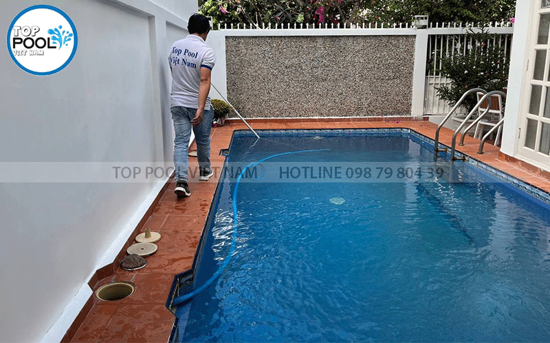 hút vệ sinh hồ bơi