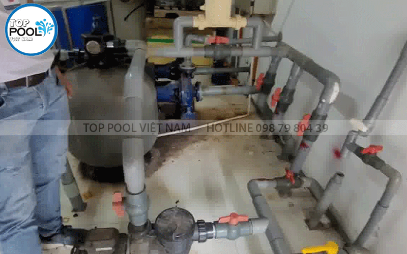 Kiểm tra bơm lọc nước hồ bơi