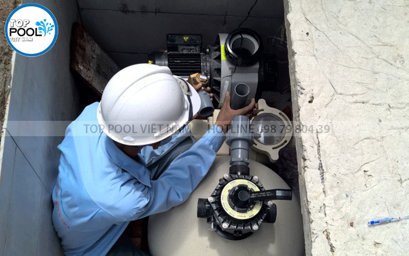 lắp đặt bình lọc bể bơi trong nhà