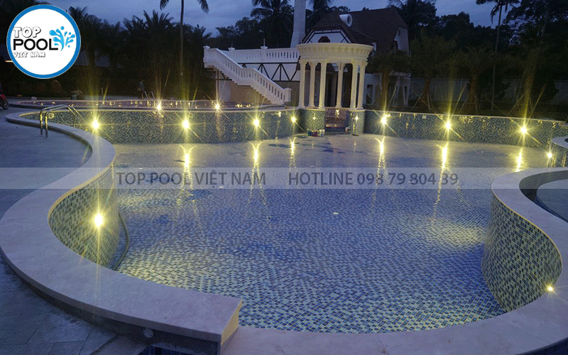 lắp đặt đèn hồ bơi emaux