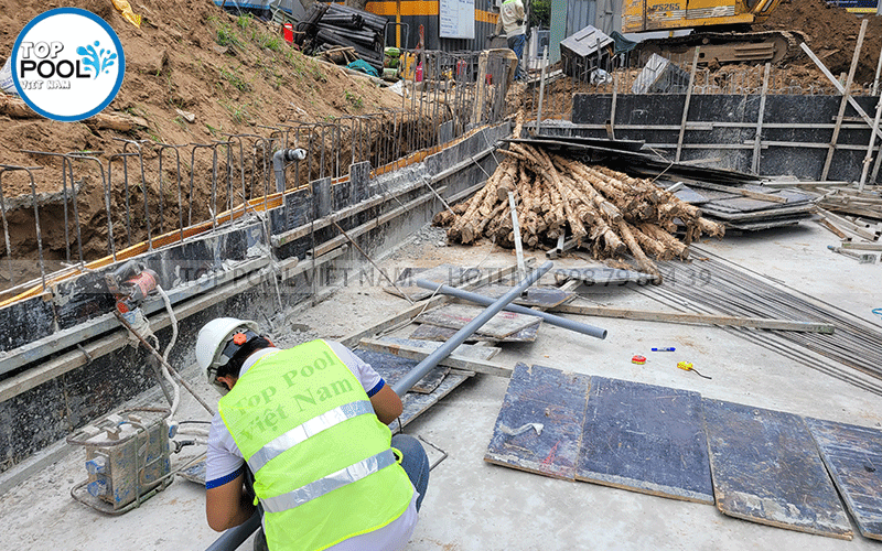 lắp đặt đường ống hồ bơi