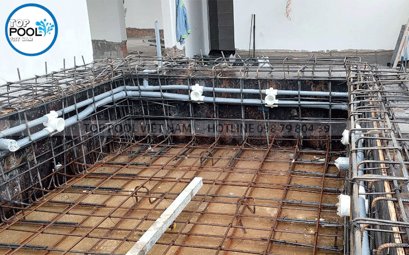 lắp đặt đường ống hồ bơi cho bé