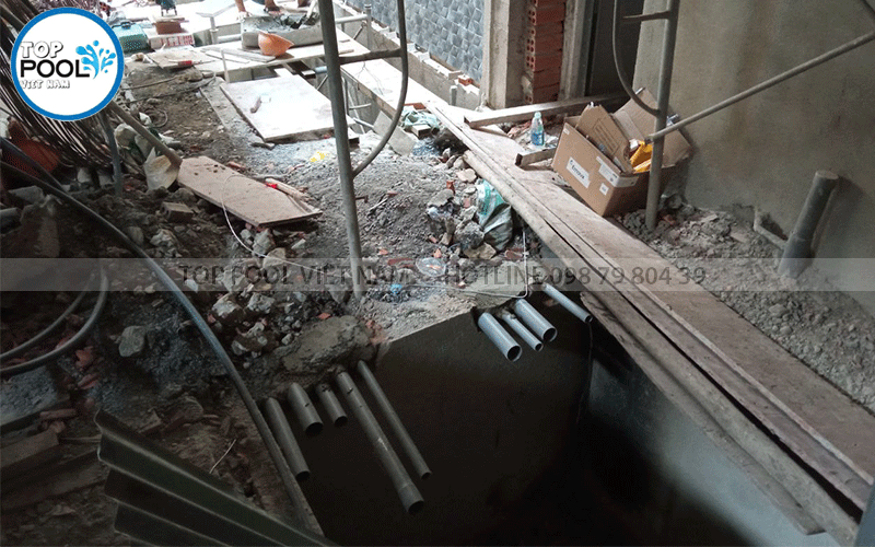 lắp đặt đường ống hồ bơi gia đình