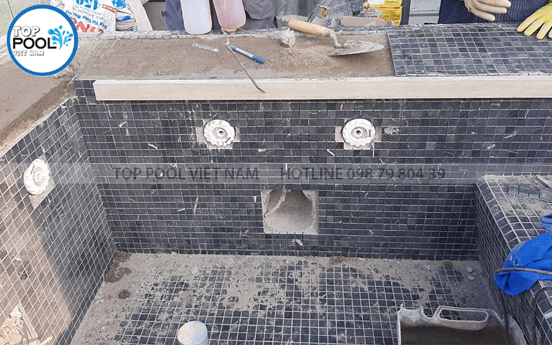 lắp đặt mắt massage hồ thủy thực jacuzzi