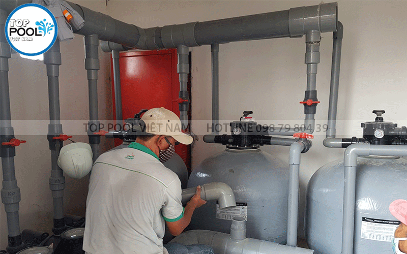lắp đặt máy lọc nước hồ bơi