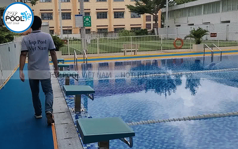 lắp đặt thang inox hồ bơi trường học