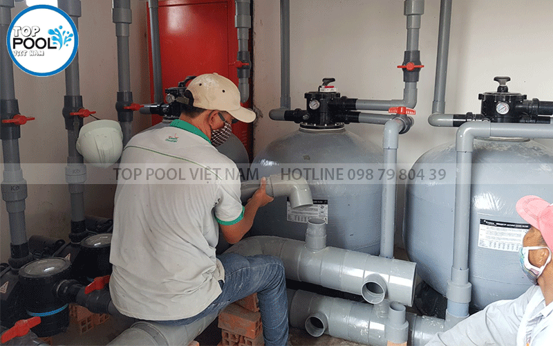 lắp đặt thiết bị lọc nước hồ bơi