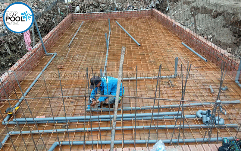 lắp ống cấp nước hồ bơi