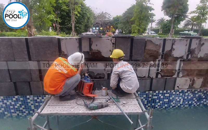 lắp thác nước hồ bơi