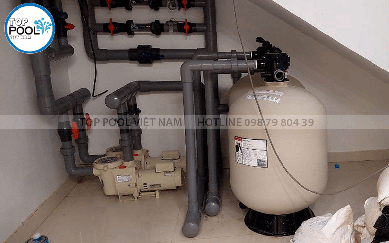 lắp thiết bị lọc và xử lý nước bể bơi