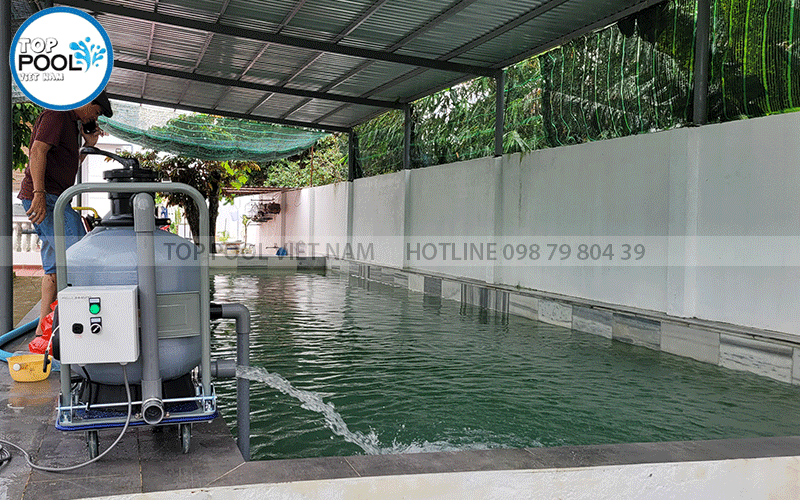 máy hút cặn bể bơi