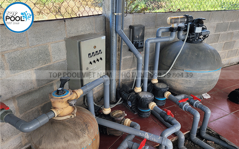 máy lọc hồ bơi trong nhà
