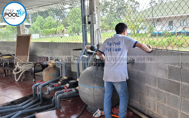 máy lọc nước hồ bơi trong nhà