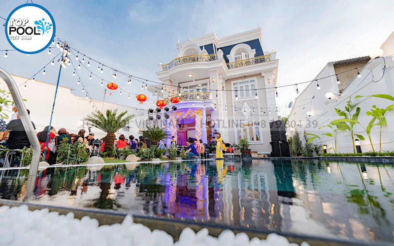 nhà đẹp hiện đại có hồ bơi trong sân