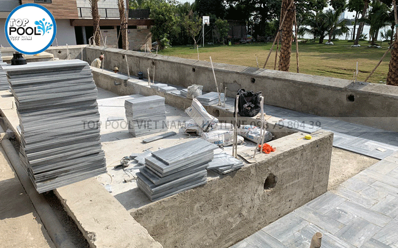 ốp đá tự nhiên cho hồ bơi