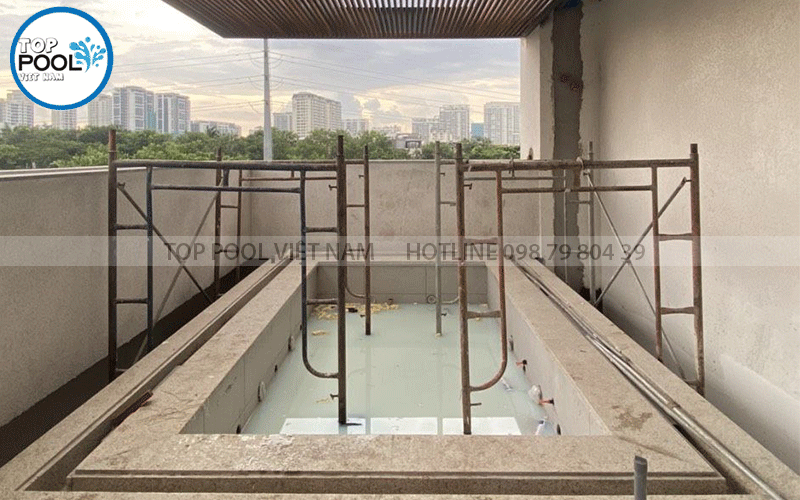 ốp gạch bể sục gia đình