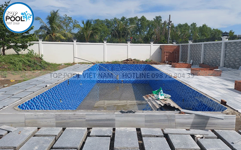 ốp gạch mosaic cho hồ bơi