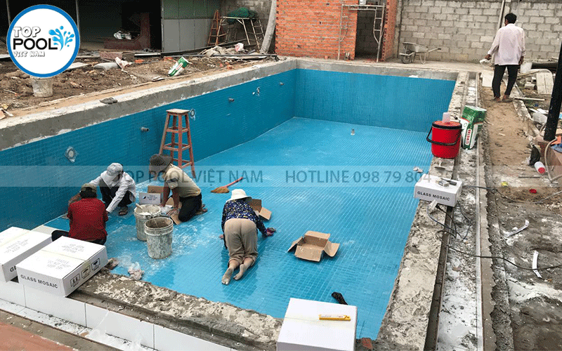 Ốp gạch mosaic cho hồ bơi