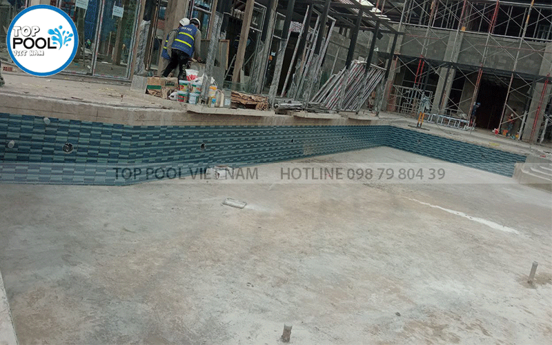 ốp gạch tường bể bơi kinh doanh