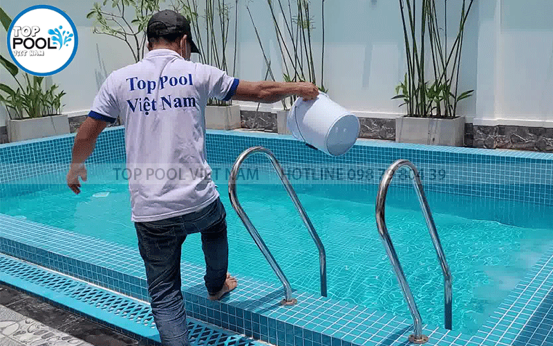 thêm chất lắng cặn cho nước hồ bơi