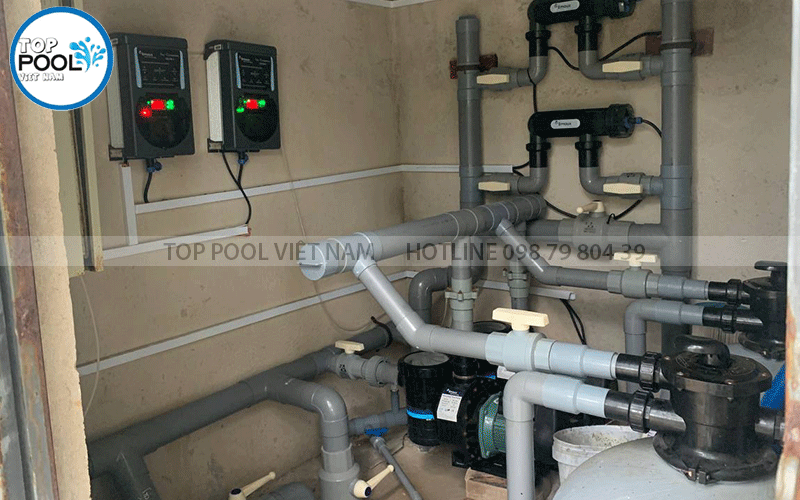 Thiết bị xử lý nước hồ bơi