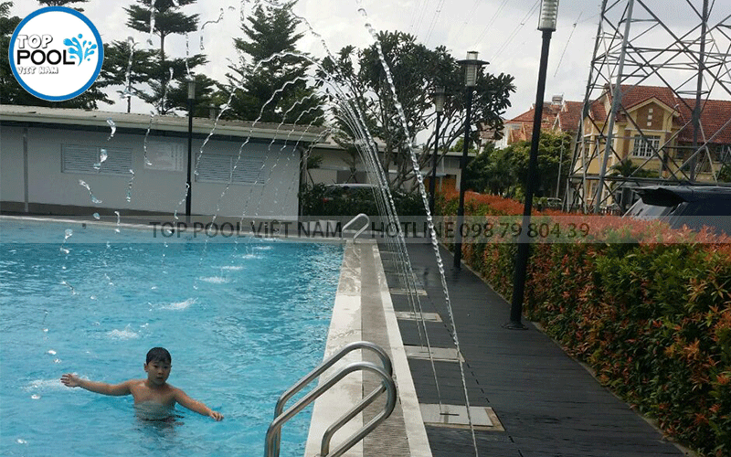 vòi phun nước hồ bơi