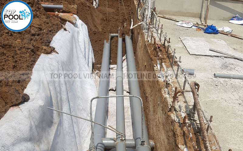 Lắp đặt đường ống kỹ thuật hồ bơi